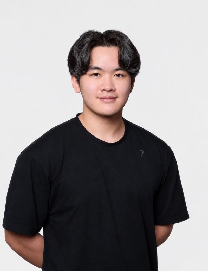 Portrait of Quy Duong, Registered Massage Therapist (RMT)
